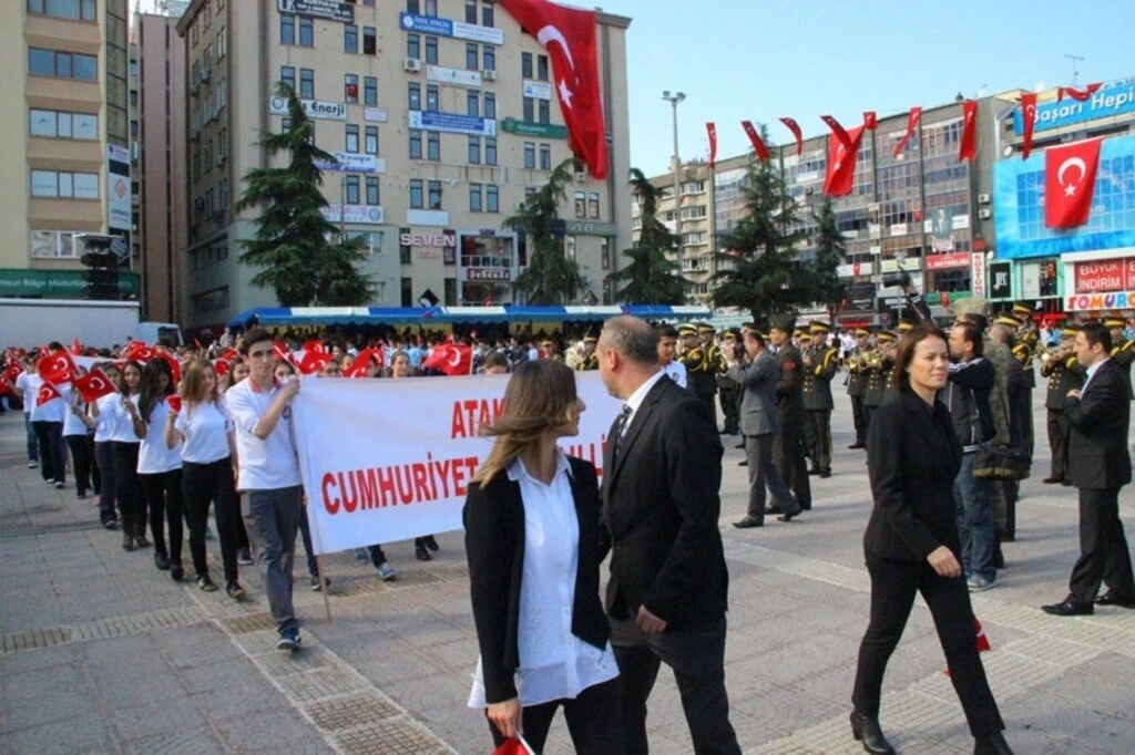 Samsun Cumhuriyet Meydanı'nda 29 Ekim Cumhuriyet Bayramı kutlama töreni fotoğrafları - Resim 16