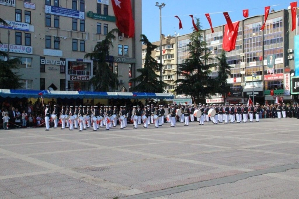 Samsun Cumhuriyet Meydanı'nda 29 Ekim Cumhuriyet Bayramı kutlama töreni fotoğrafları - Resim 20
