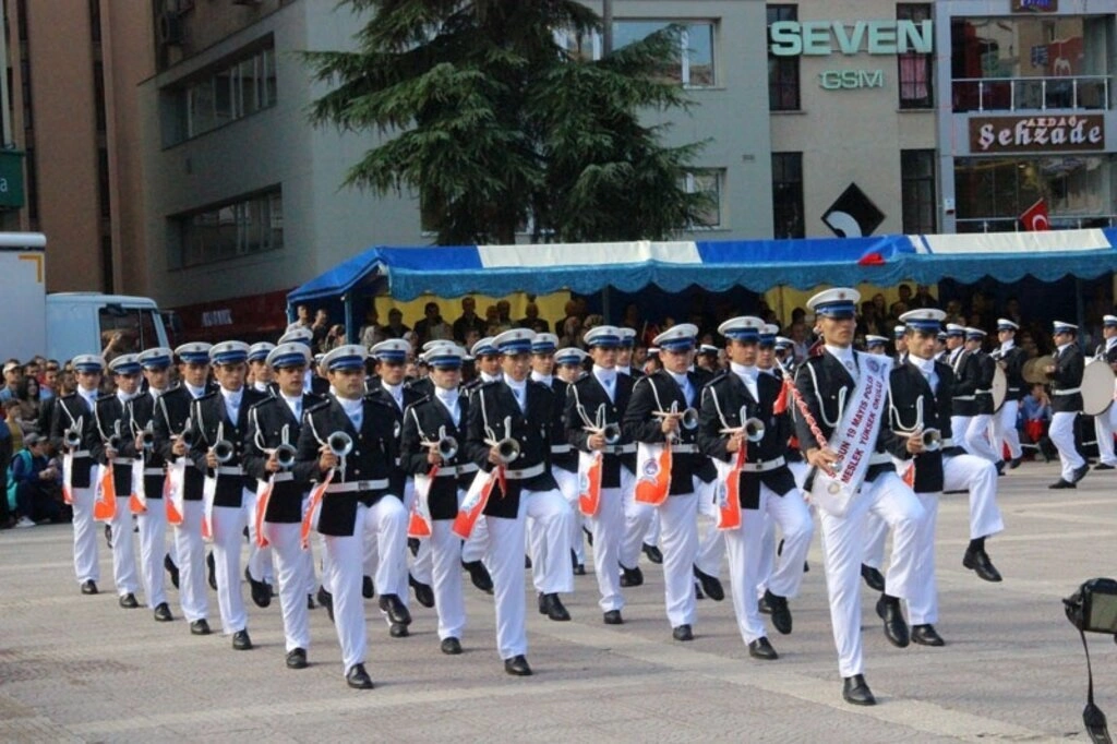 Samsun Cumhuriyet Meydanı'nda 29 Ekim Cumhuriyet Bayramı kutlama töreni fotoğrafları - Resim 21