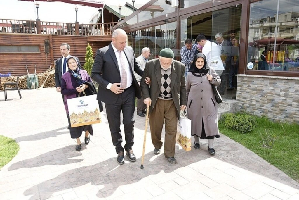 Başkan Togar ile Kaymakam Öztürk şehit aileleri ile bir araya geldi - Resim 3
