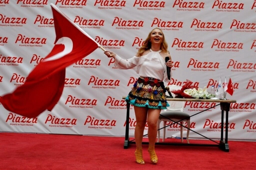 Ece Seçkin Samsunluları coşturdu - Resim 7