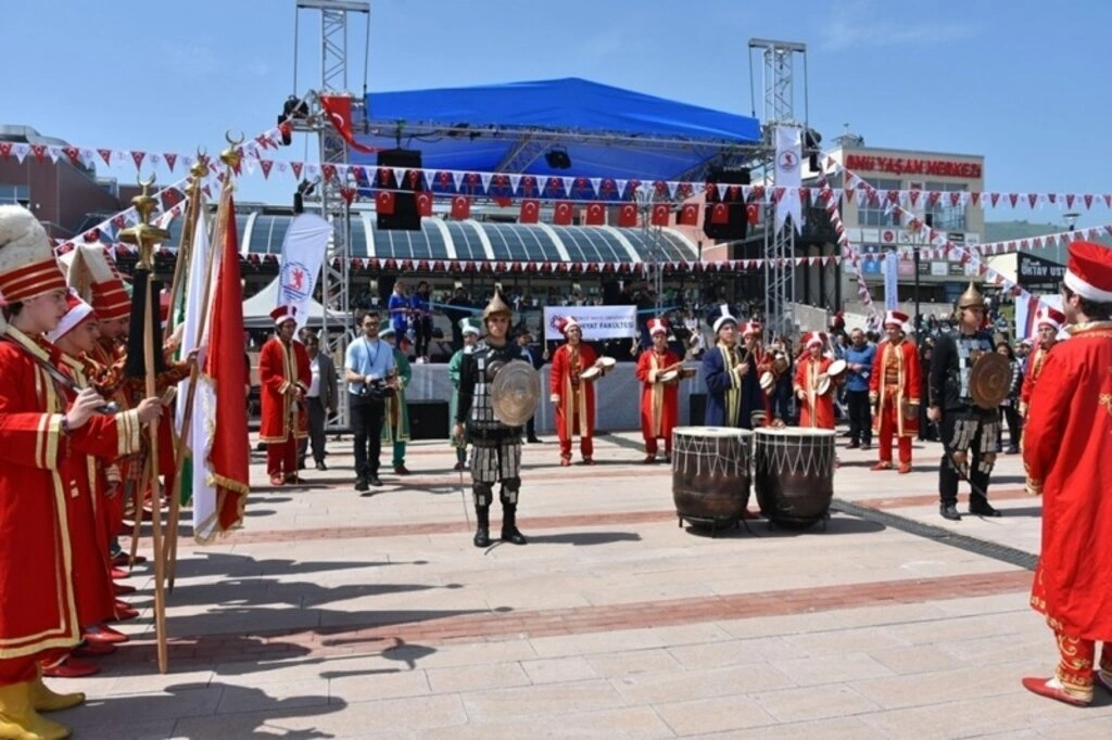 OMÜ’nün 12. Üniversite Tanıtım Günleri Şenlik Havasında Geçti - Resim 3