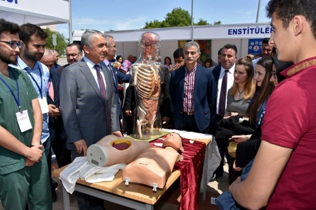 OMÜ’nün 12. Üniversite Tanıtım Günleri Şenlik Havasında Geçti - Resim 7