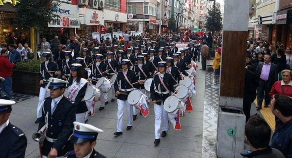 Çiftlik Caddesi üzerinde gerçekleşen Cumhuriyet Yürüyüşü Fotoğrafları - Resim 4