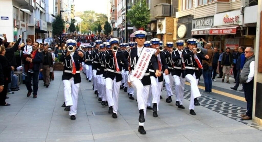 Çiftlik Caddesi üzerinde gerçekleşen Cumhuriyet Yürüyüşü Fotoğrafları - Resim 5