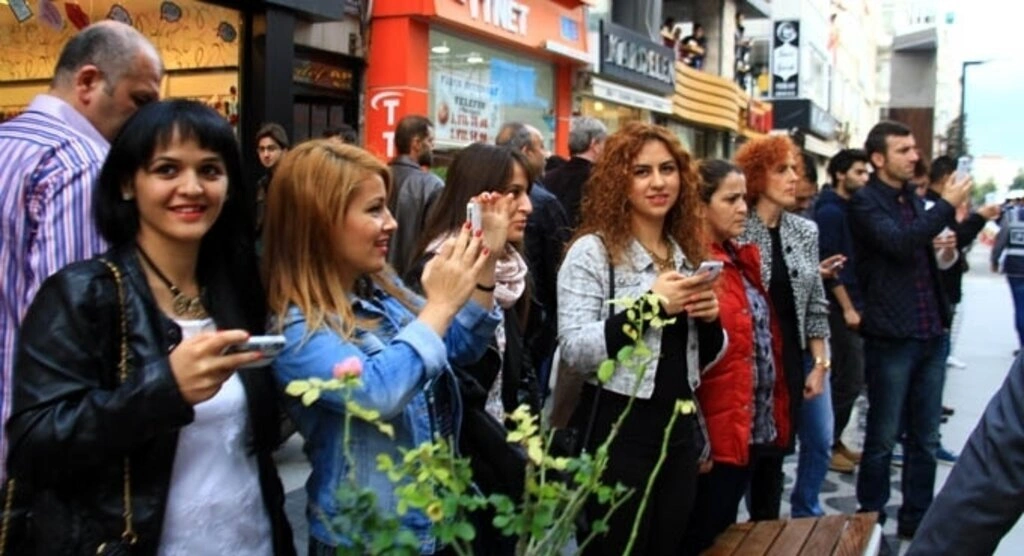 Çiftlik Caddesi üzerinde gerçekleşen Cumhuriyet Yürüyüşü Fotoğrafları - Resim 10