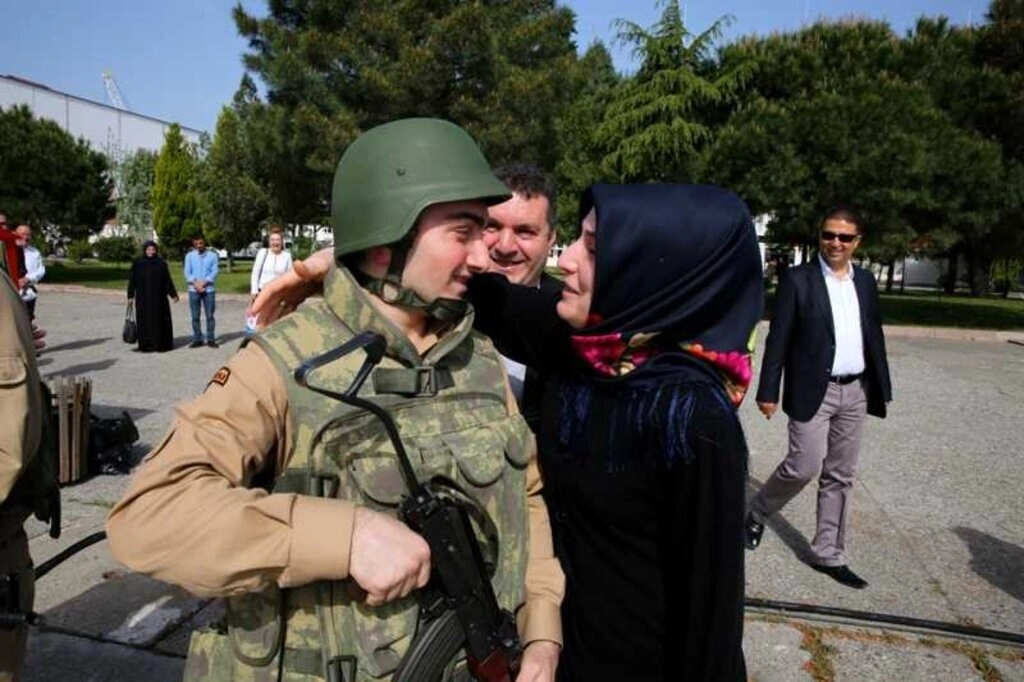 Mehmetçiğe Anneler Günü sürprizi - Resim 4