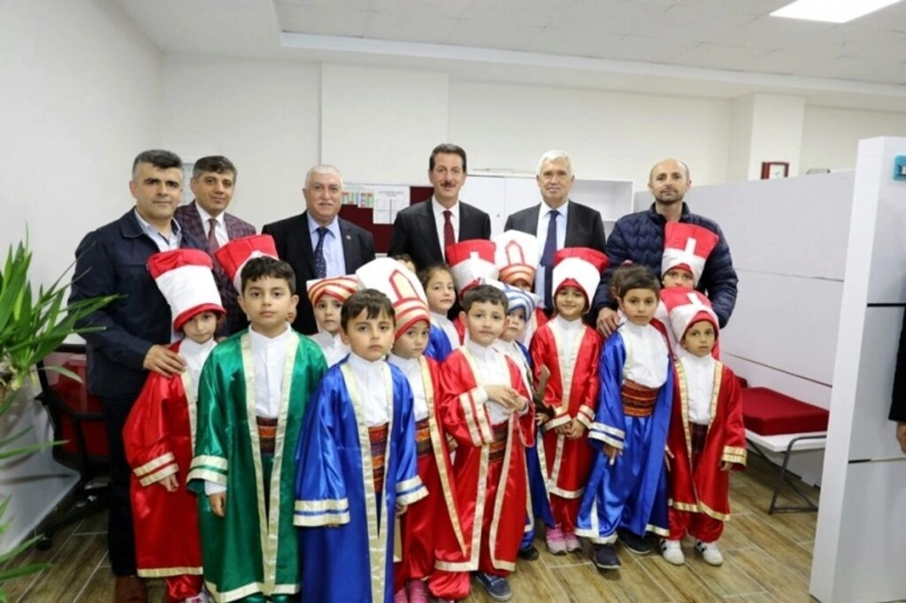 Derebahçe'de Görkemli Sergi Açılışı - Resim 4