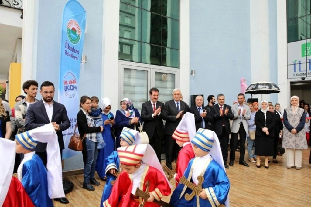 Derebahçe'de Görkemli Sergi Açılışı - Resim 6