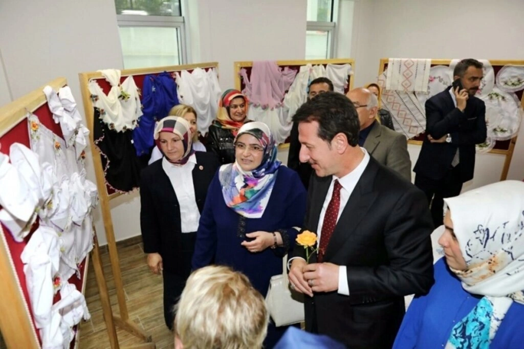 Derebahçe'de Görkemli Sergi Açılışı - Resim 8