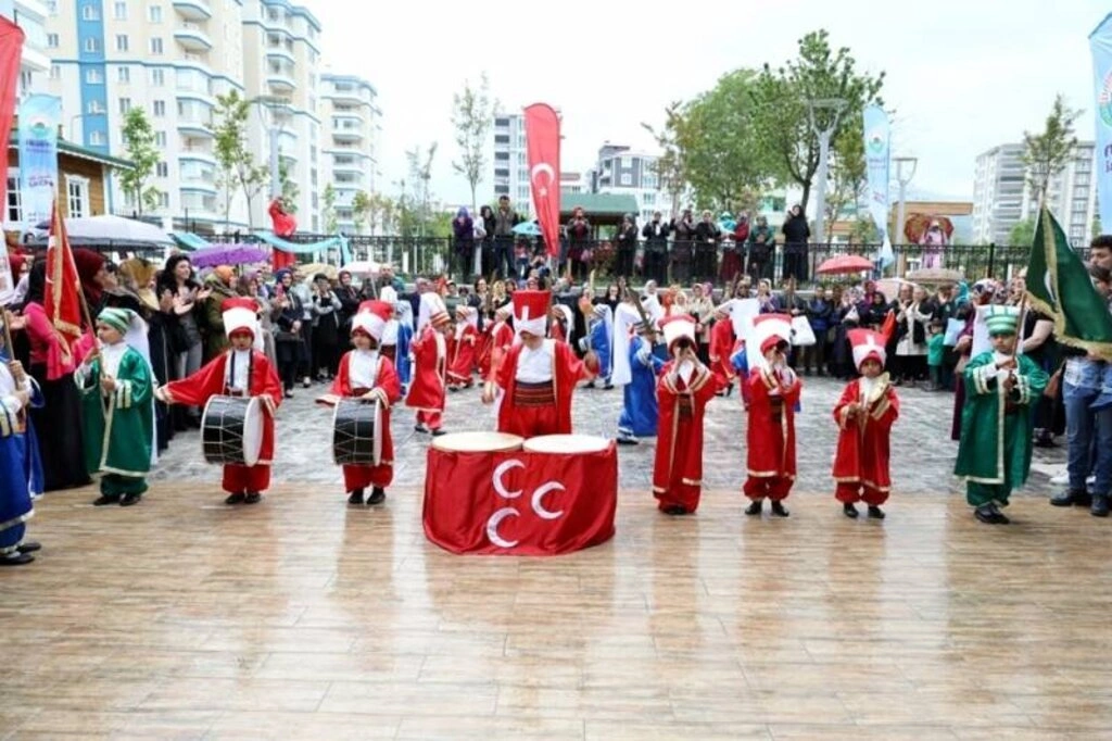 Derebahçe'de Görkemli Sergi Açılışı - Resim 11