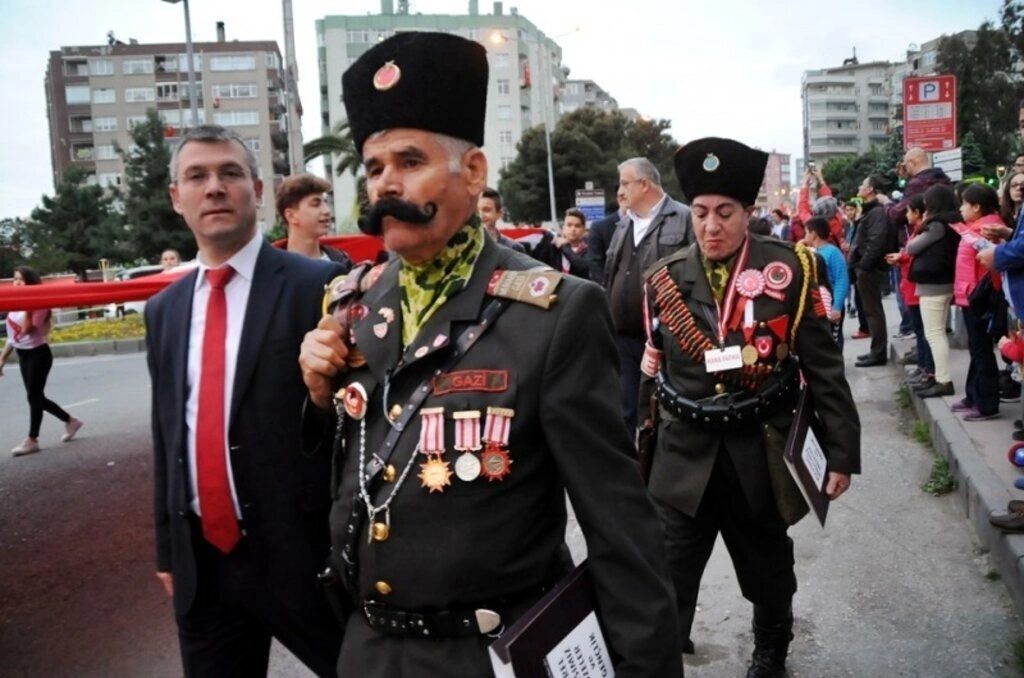 Samsun'da Fener Alayı ve Gençlik Festivali Yürüyüşü yapıldı  - Resim 1