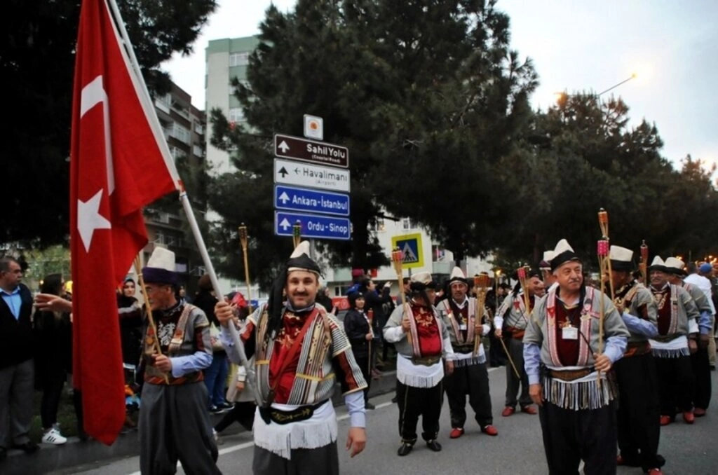 Samsun'da Fener Alayı ve Gençlik Festivali Yürüyüşü yapıldı  - Resim 4