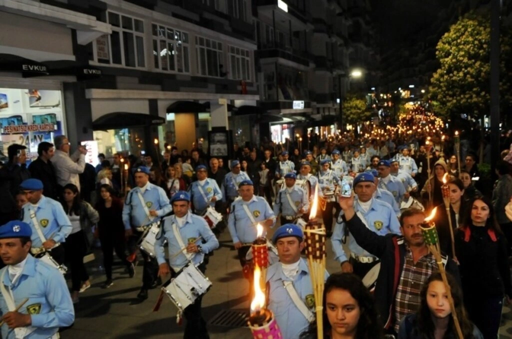 Samsun'da Fener Alayı ve Gençlik Festivali Yürüyüşü yapıldı  - Resim 12