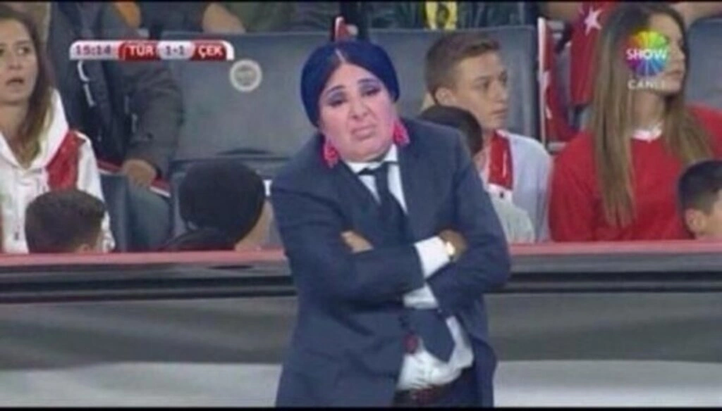 Nur Yerlitaş'ın Olay Yaratan Capsleri - Resim 26