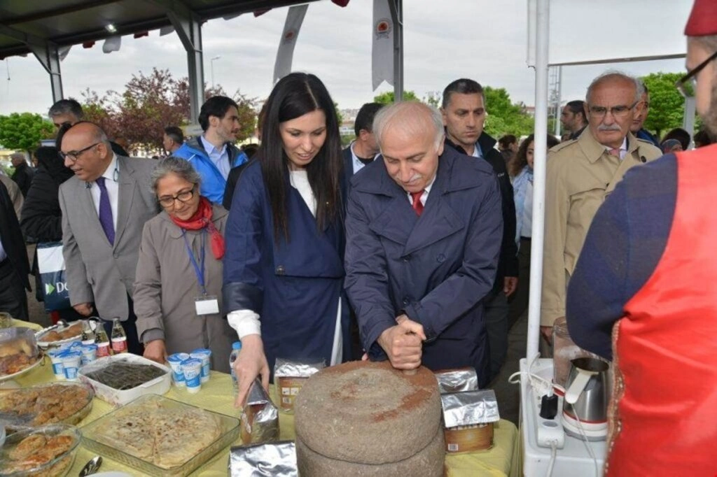 3. Samsun Yöresel Ot Yemekleri Festivali  - Resim 5