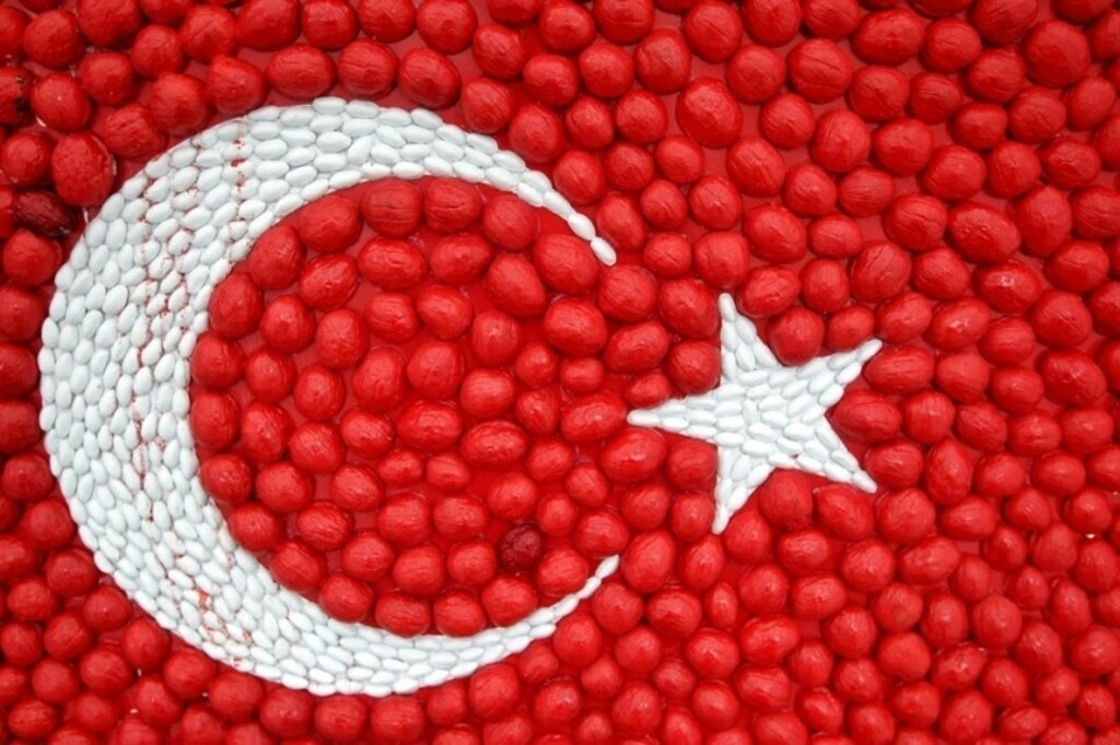 Farklı materyal kullanarak yapılan Türk bayrağı tabloları sergileniyor - Resim 9
