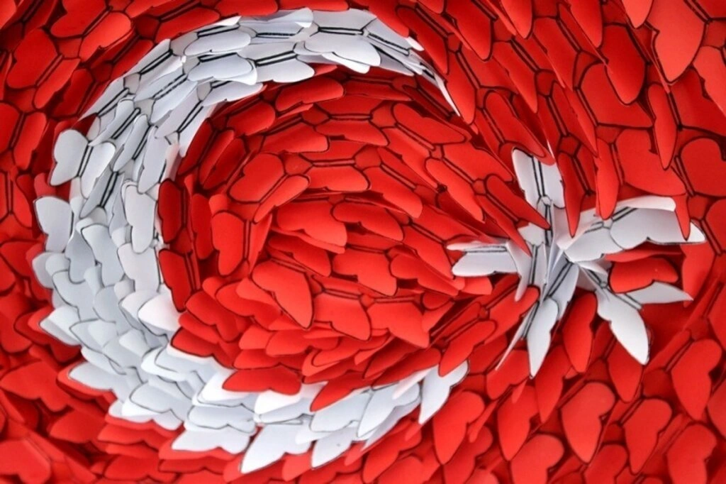 Farklı materyal kullanarak yapılan Türk bayrağı tabloları sergileniyor - Resim 11