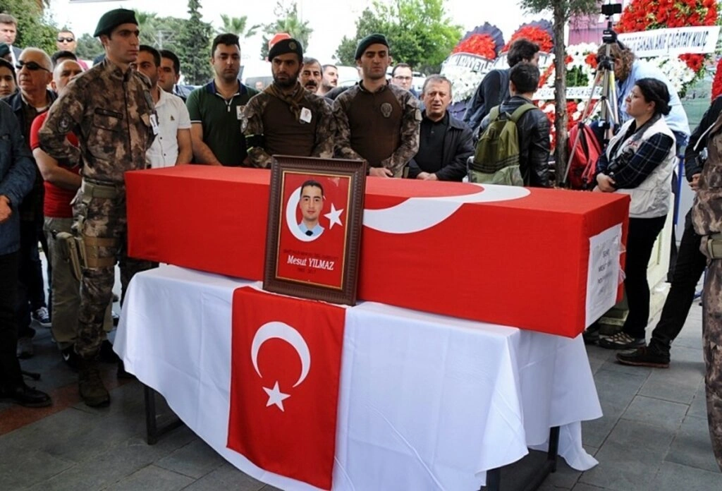 Şehit Mesut Yılmaz son yolculuğuna dualarla uğurlandı - Resim 6