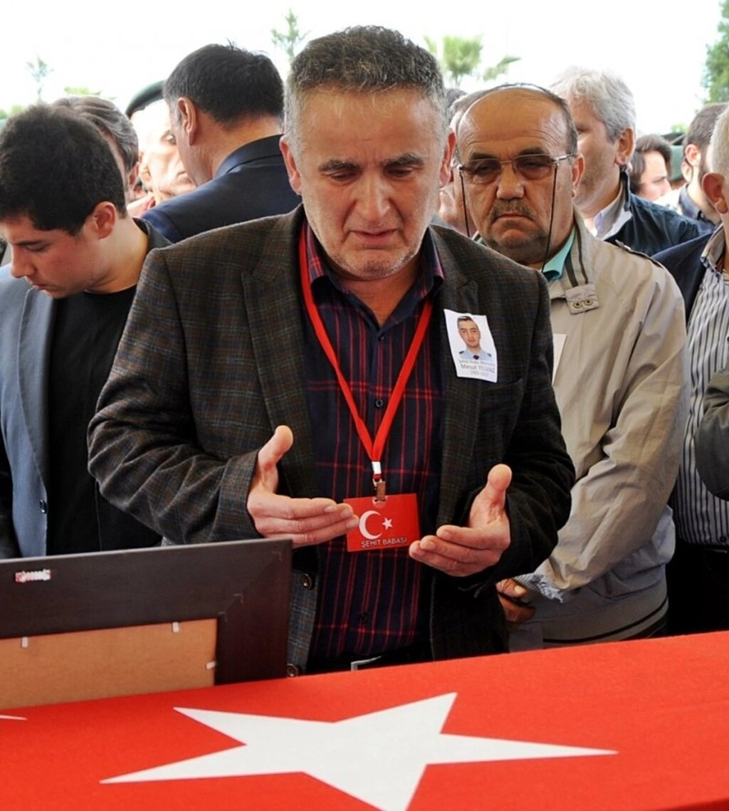 Şehit Mesut Yılmaz son yolculuğuna dualarla uğurlandı - Resim 8