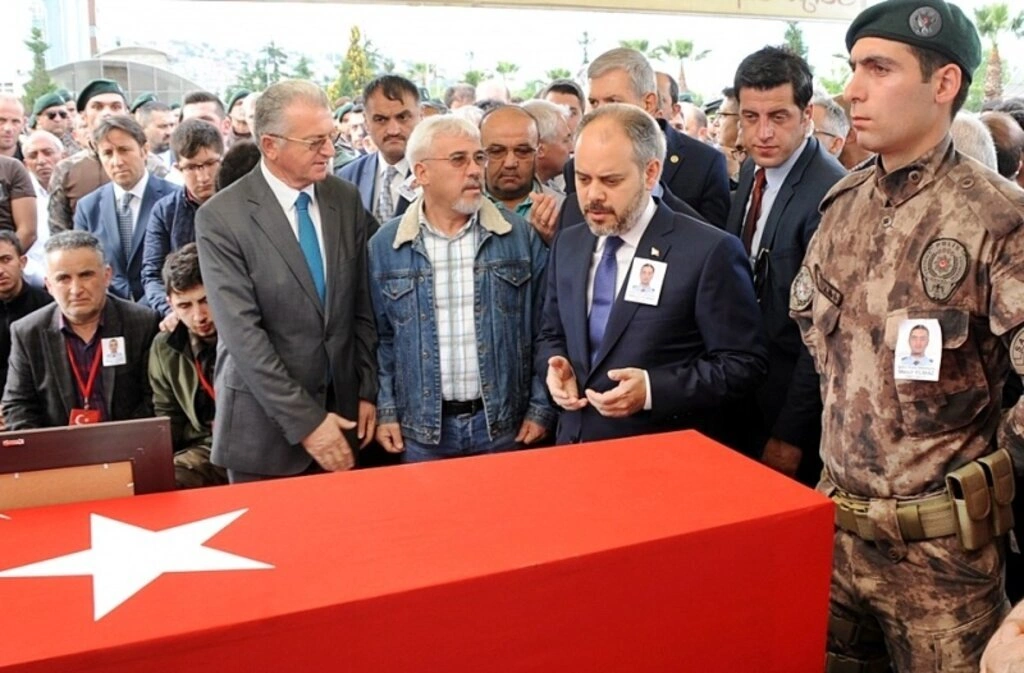 Şehit Mesut Yılmaz son yolculuğuna dualarla uğurlandı - Resim 9