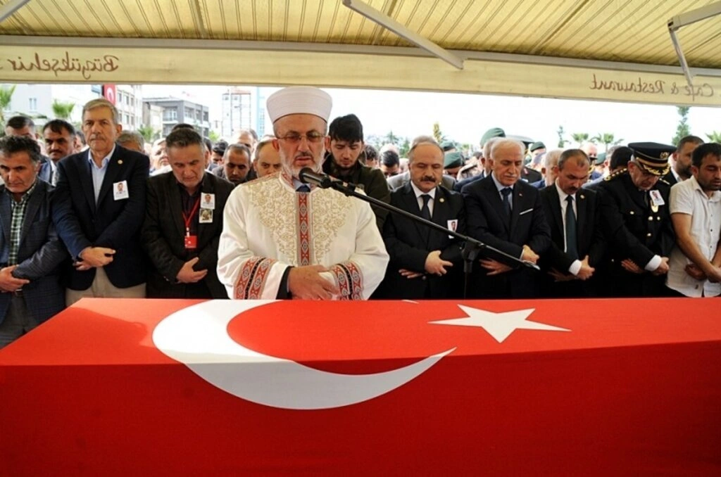 Şehit Mesut Yılmaz son yolculuğuna dualarla uğurlandı - Resim 13