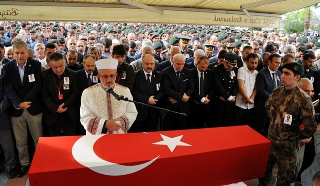 Şehit Mesut Yılmaz son yolculuğuna dualarla uğurlandı - Resim 16