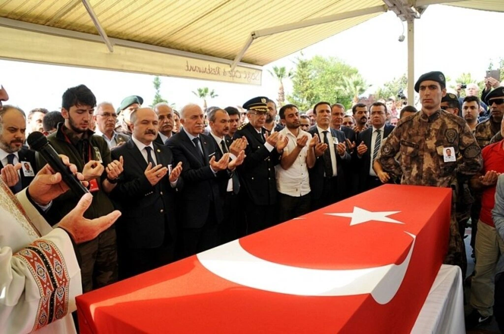 Şehit Mesut Yılmaz son yolculuğuna dualarla uğurlandı - Resim 19