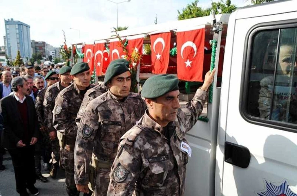 Şehit Mesut Yılmaz son yolculuğuna dualarla uğurlandı - Resim 21