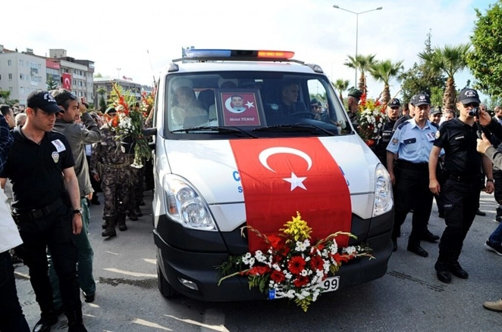 Şehit Mesut Yılmaz son yolculuğuna dualarla uğurlandı - Resim 22