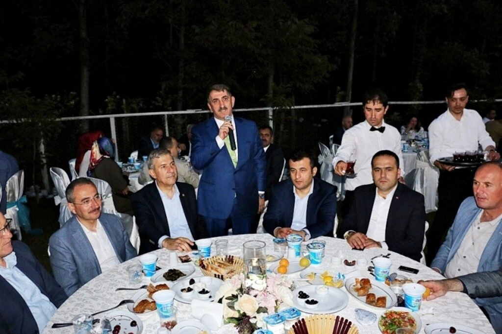 AK Parti Samsun Milletvekili Fuat Köktaş'tan iftar programı - Resim 9