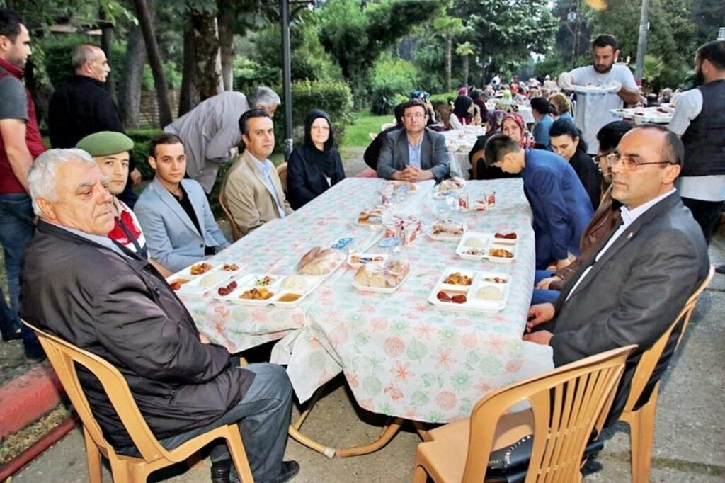 Bafra İlçe Protokolü İftarda Şehit Aileleri ve Gazilerle Buluştu - Resim 5