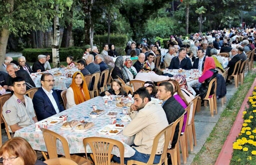 Bafra İlçe Protokolü İftarda Şehit Aileleri ve Gazilerle Buluştu - Resim 8