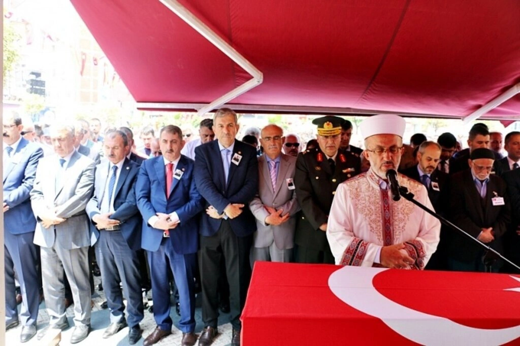 Samsun şehidini son yolculuğuna uğurladı - Resim 2