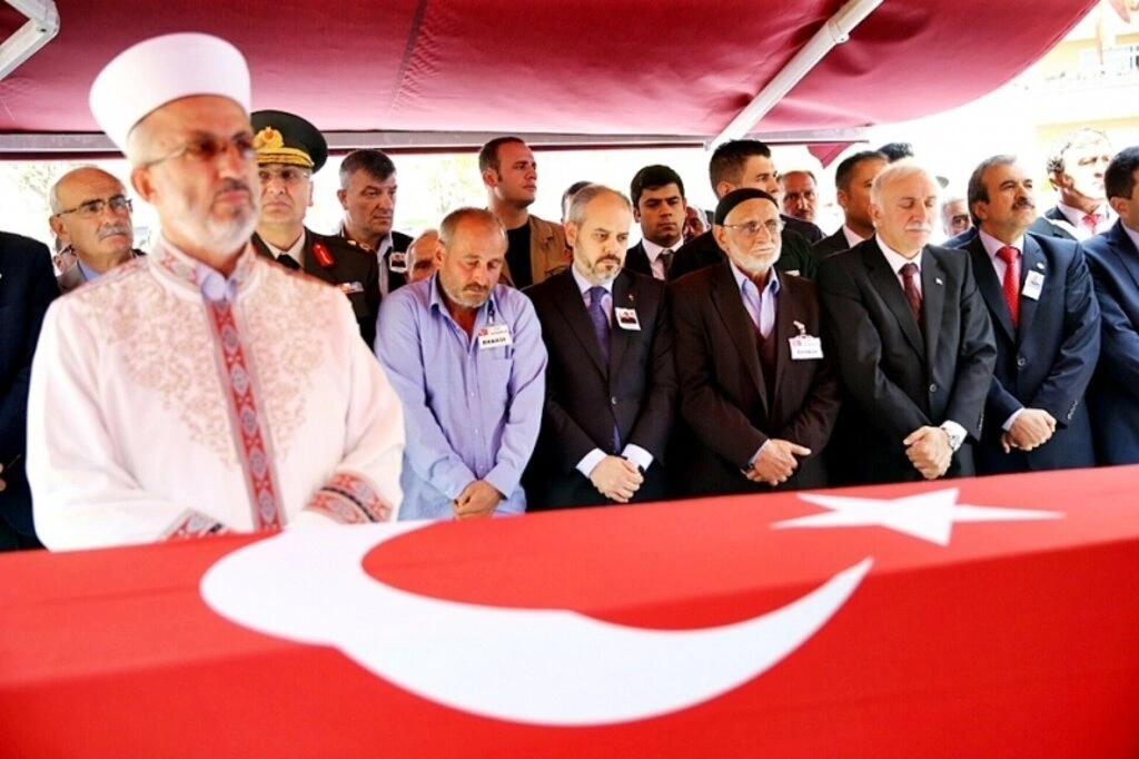 Samsun şehidini son yolculuğuna uğurladı - Resim 7