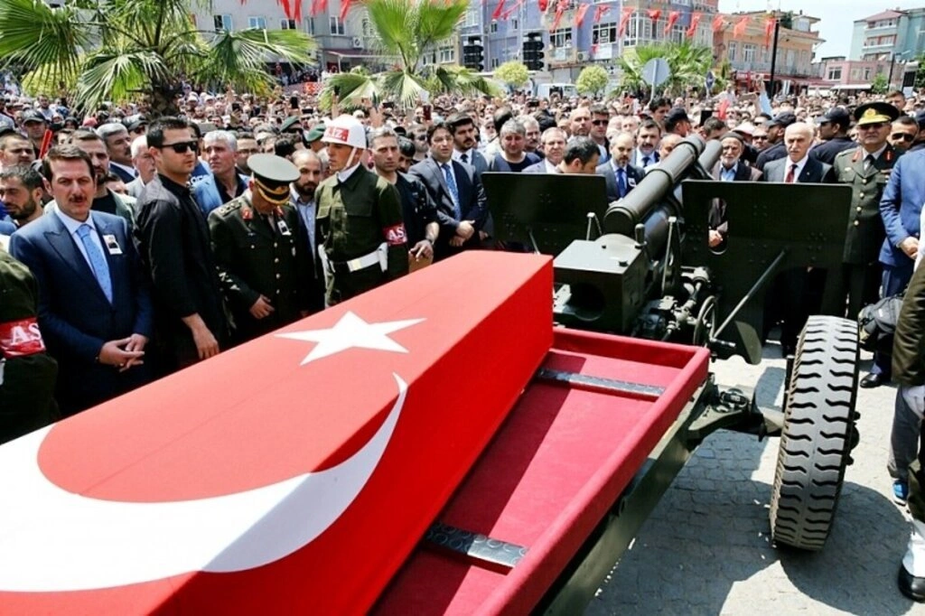 Samsun şehidini son yolculuğuna uğurladı - Resim 9