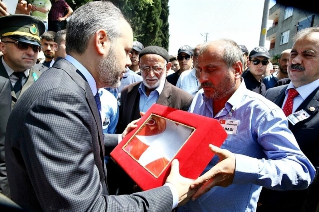 Samsun şehidini son yolculuğuna uğurladı - Resim 13