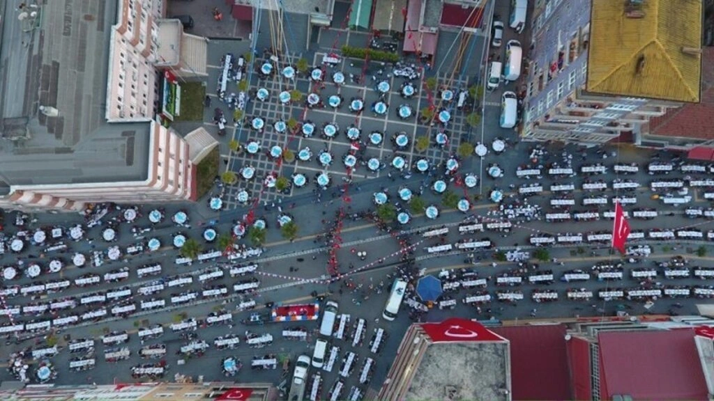 Tekkeköy de on binler aynı sofra da oruç açtı - Resim 10