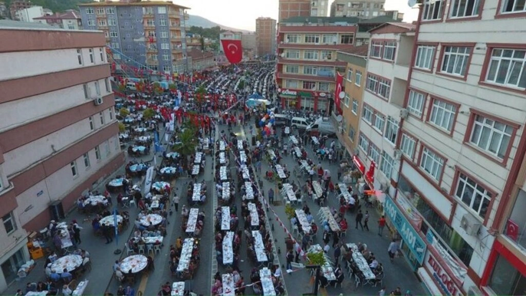 Tekkeköy de on binler aynı sofra da oruç açtı - Resim 12