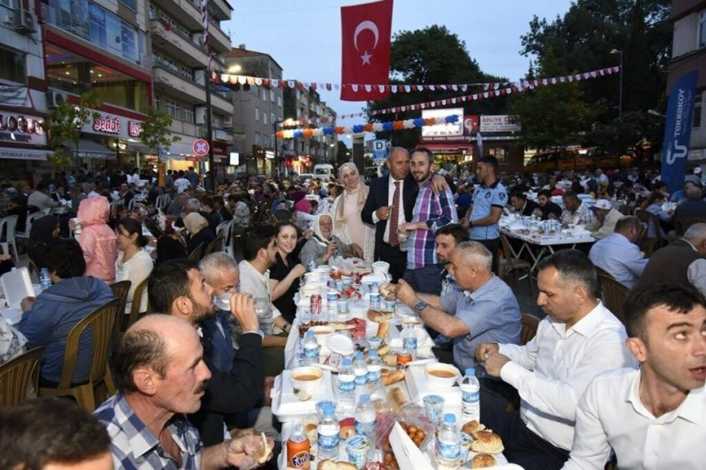 Tekkeköy de on binler aynı sofra da oruç açtı - Resim 21