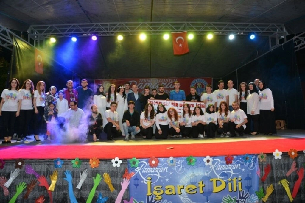 İşaret dili ile ilahi sundular - Resim 2