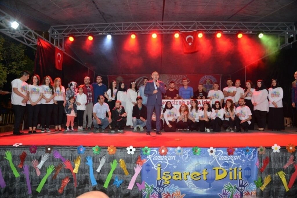 İşaret dili ile ilahi sundular - Resim 8