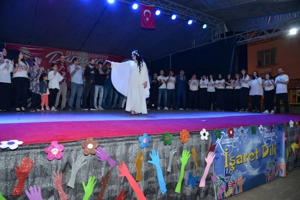 İşaret dili ile ilahi sundular - Resim 16
