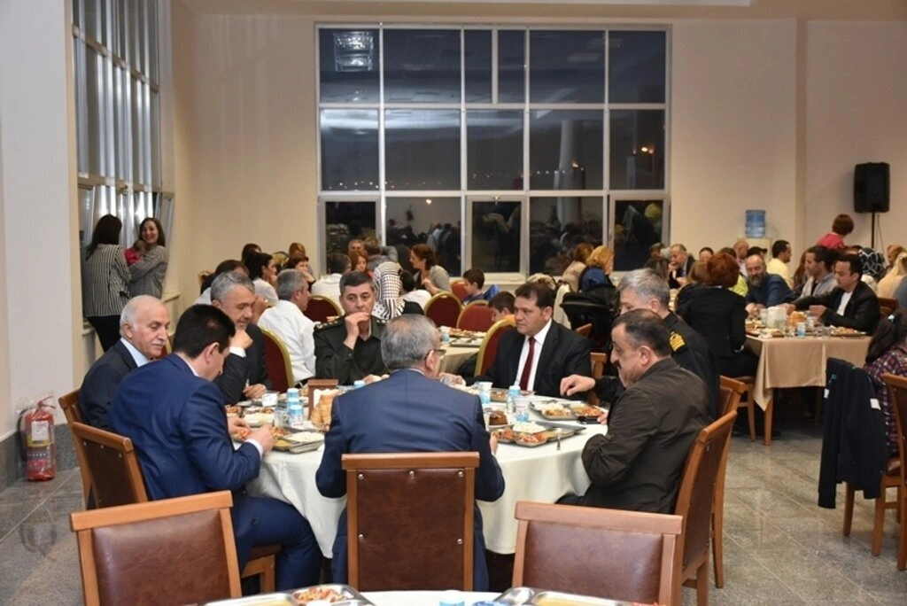 OMÜ Ailesi İftarda Bir Araya Geldi - Resim 6
