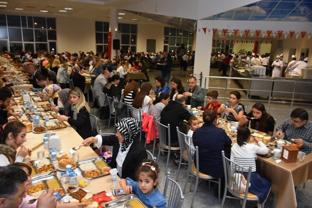 OMÜ Ailesi İftarda Bir Araya Geldi - Resim 13
