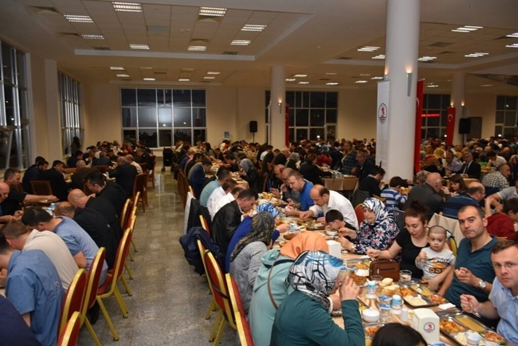 OMÜ Ailesi İftarda Bir Araya Geldi - Resim 14