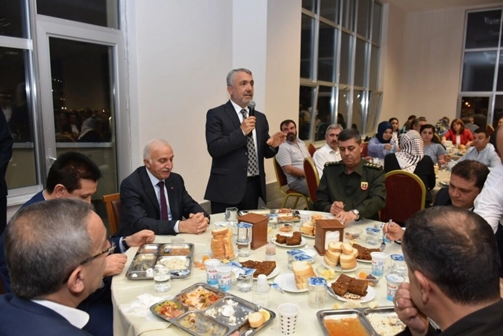 OMÜ Ailesi İftarda Bir Araya Geldi - Resim 17