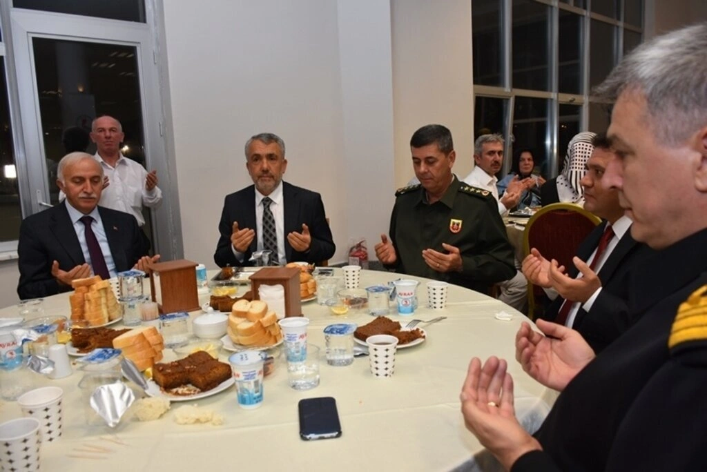 OMÜ Ailesi İftarda Bir Araya Geldi - Resim 19