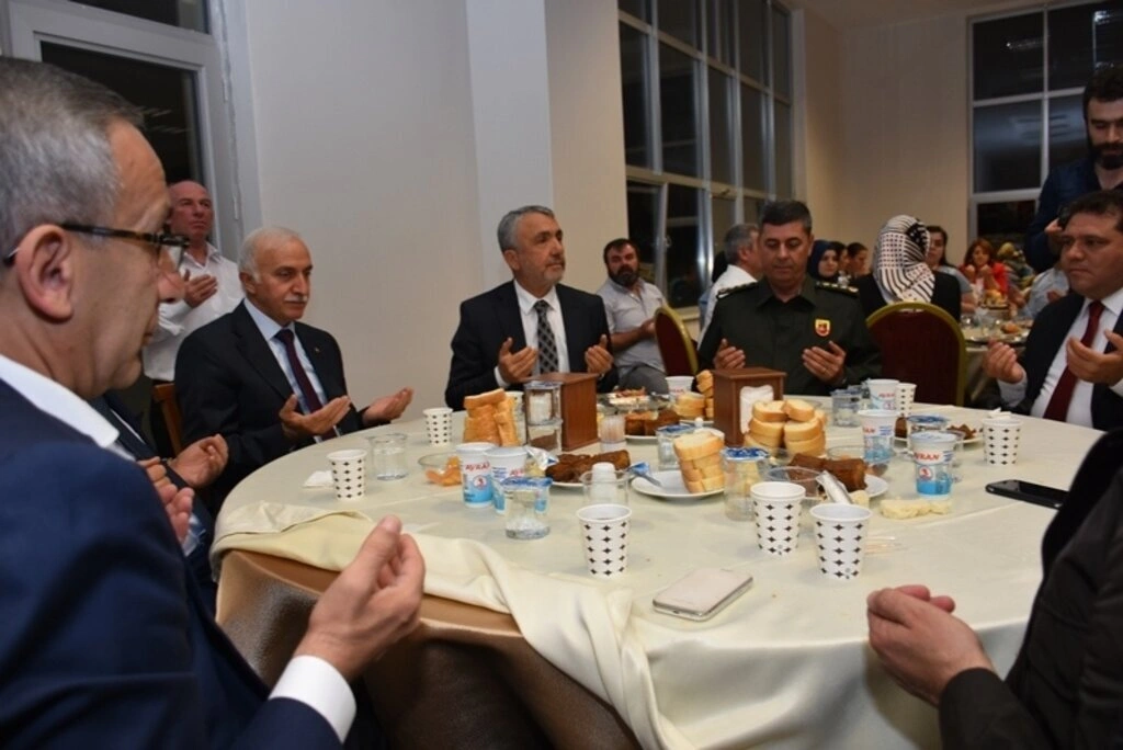 OMÜ Ailesi İftarda Bir Araya Geldi - Resim 20