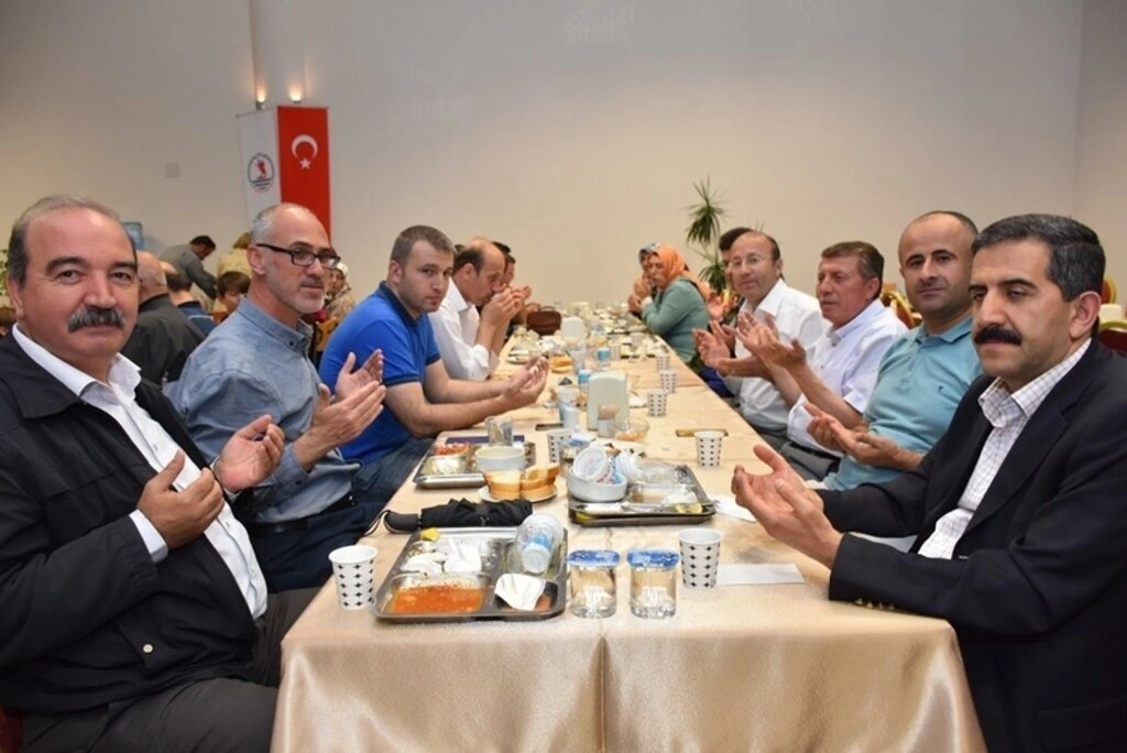 OMÜ Ailesi İftarda Bir Araya Geldi - Resim 22